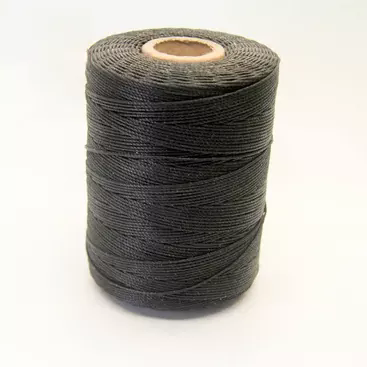 Wie können flach geflochtene, gewachste Nähgarne Engpässe beim Nähen in der Schuh- und Lederfabrik lösen?